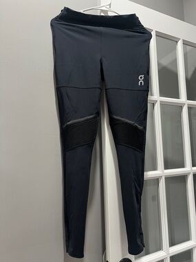On Running Dark Gray Reflective Logo Running Leggings